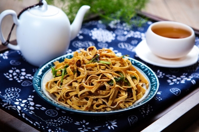 传统家常菜凉拌麻辣豆腐皮