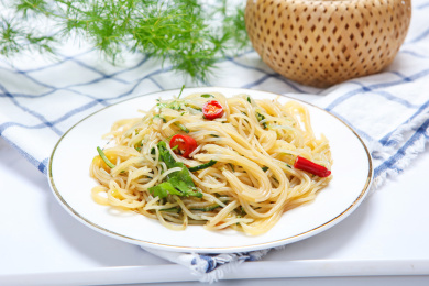 爽口小吃酸辣凉拌米线米粉丝