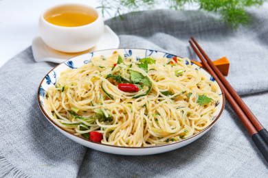 爽口小吃酸辣凉拌米线米粉丝