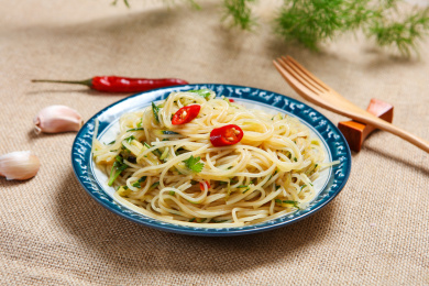 爽口小吃酸辣凉拌米线米粉丝