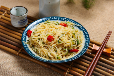 美味小吃凉拌菜酸辣凉拌粉丝