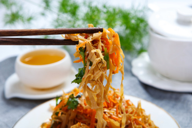 爽口凉菜胡萝卜丝凉拌豆腐皮