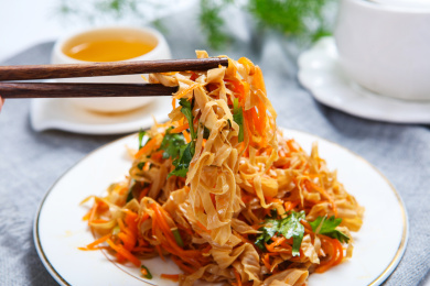 美味凉拌菜豆腐皮凉拌红萝卜丝