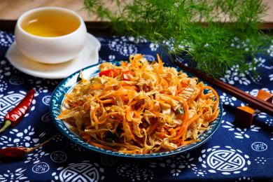 美味凉拌菜豆腐皮凉拌红萝卜丝