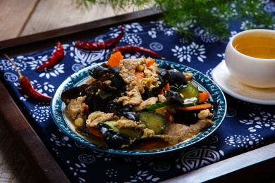 传统家常炒菜木耳胡萝卜炒肉片