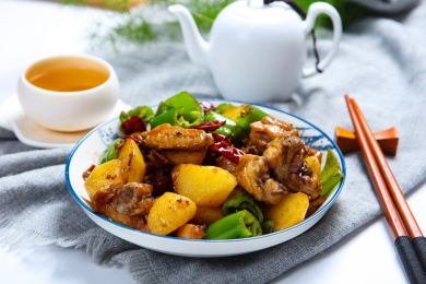 美味大盘鸡青椒土豆焖土鸡肉