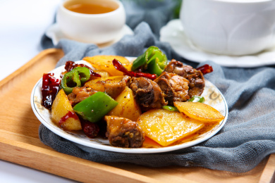 美味大盘鸡青椒土豆焖土鸡肉