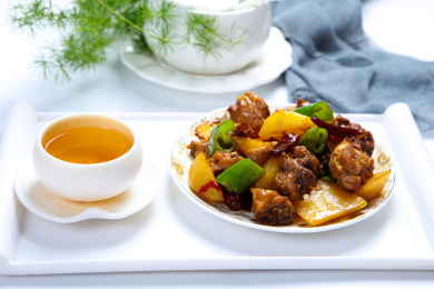 美味大盘鸡青椒土豆焖土鸡肉