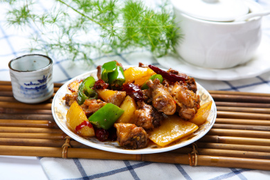 美味大盘鸡青椒土豆焖土鸡肉