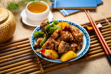 特色家常农家菜土豆炖鸡块