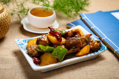 特色家常农家菜土豆炖鸡块