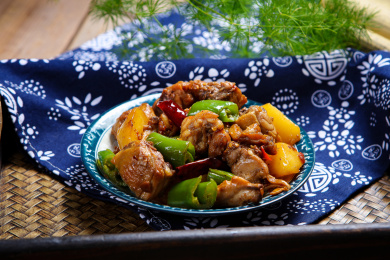特色家常农家菜土豆炖鸡块