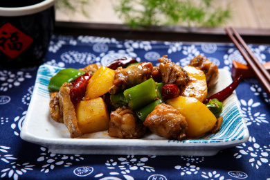 特色家常农家菜土豆炖鸡块