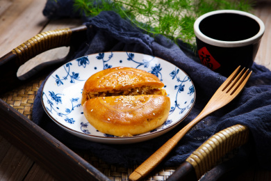特色美食椰子丝馅的芝麻酥饼