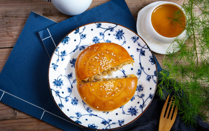 特色美食椰子丝馅的芝麻酥饼