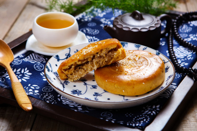 特色美食椰子丝馅的芝麻酥饼