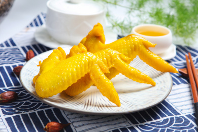 特色美食小吃广式盐焗鸡翅膀咸鸡翅