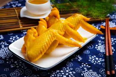美味特色小吃客家盐焗鸡翅膀