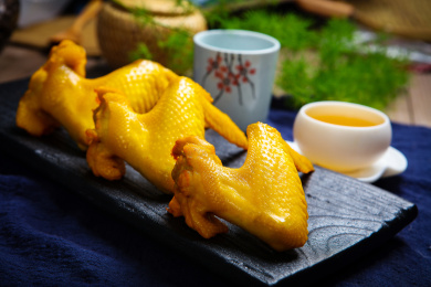 美味特色小吃客家盐焗鸡翅膀