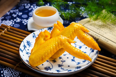 特色美食小吃广式盐焗鸡翅膀咸鸡翅