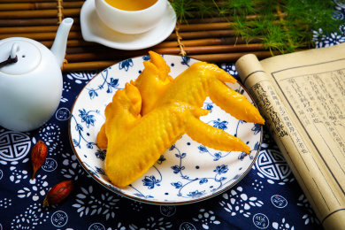 美味特色小吃客家盐焗鸡翅膀