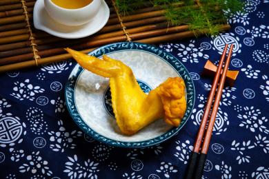 美味特色小吃客家盐焗鸡翅膀
