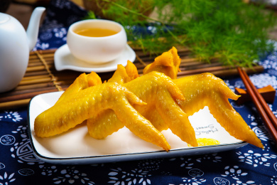 美味特色小吃客家盐焗鸡翅膀