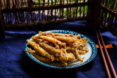 酥脆可口的美味小吃油炸香酥泥鳅