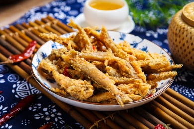 酥脆可口的美味小吃油炸香酥泥鳅