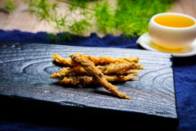 酥脆可口的美味小吃油炸香酥泥鳅