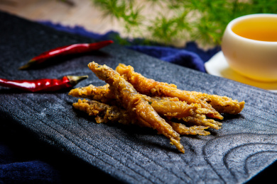 酥脆可口的美味小吃油炸香酥泥鳅