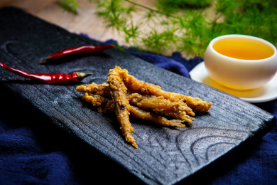 酥脆可口的美味小吃油炸香酥泥鳅