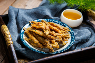 酥脆可口的美味小吃油炸香酥泥鳅