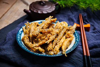 酥脆可口的美味小吃油炸香酥泥鳅