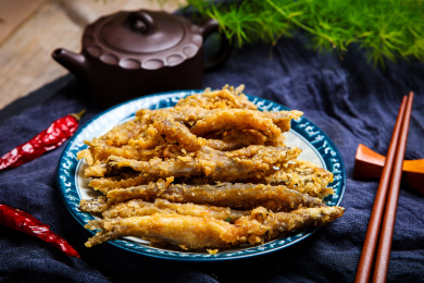 酥脆可口的美味小吃油炸香酥泥鳅