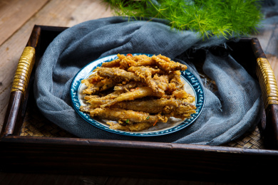 酥脆可口的美味小吃油炸香酥泥鳅