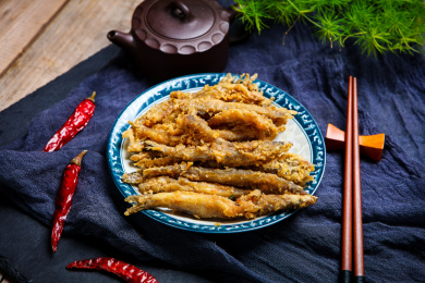 酥脆可口的美味小吃油炸香酥泥鳅