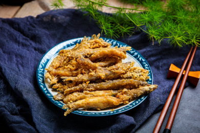 酥脆可口的美味小吃油炸香酥泥鳅
