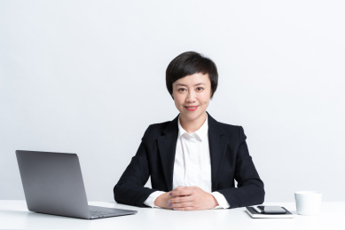 棚拍白背景亚洲商务人像