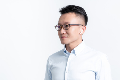 棚拍白背景亚洲商务人像