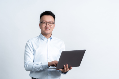 棚拍白背景亚洲商务人像