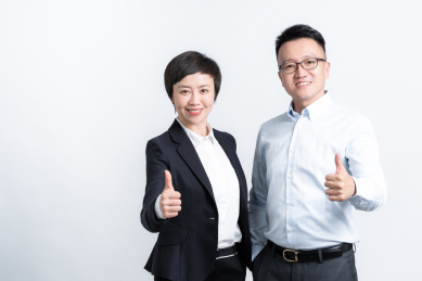 棚拍白背景亚洲商务人像