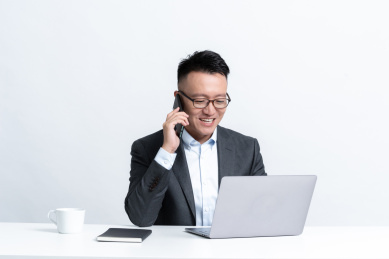 棚拍白背景亚洲商务人像