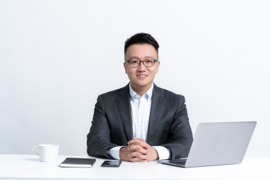 棚拍白背景亚洲商务人像
