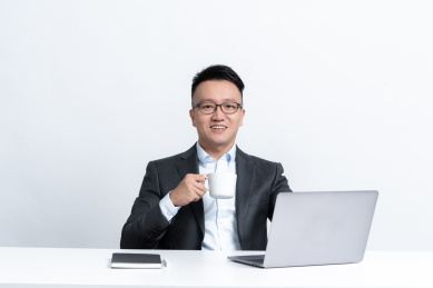 棚拍白背景亚洲商务人像