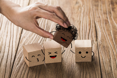 积木演绎-不同肤色的人和睦相处