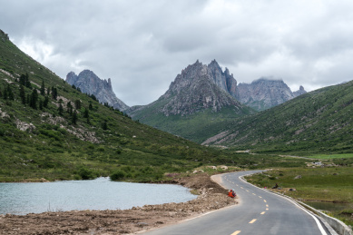 中国四川阿坝藏族自治州莲宝叶则风光