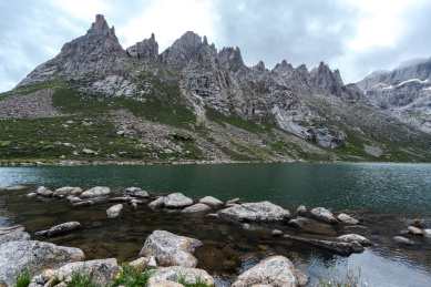 中国四川阿坝州莲宝叶则高山湖泊
