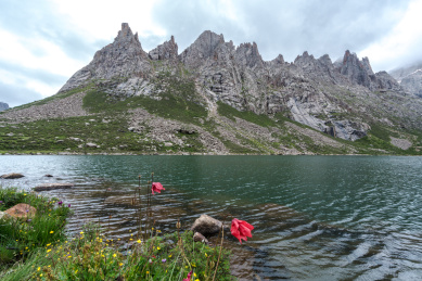 中国四川阿坝州莲宝叶则高山湖泊