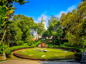 亚洲柬埔寨金边冬季晴天塔山寺风光